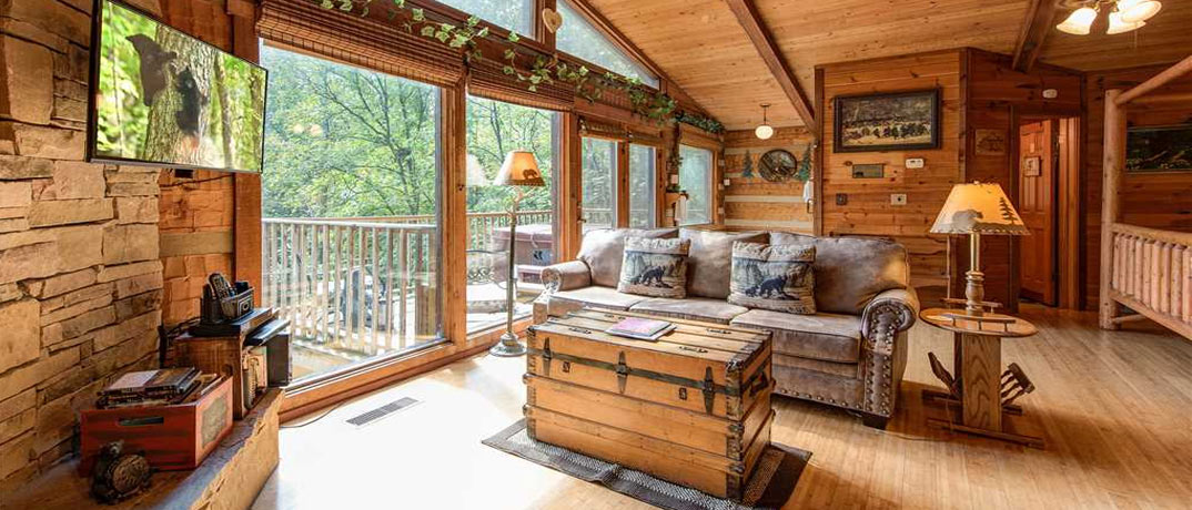 Gatlinburg Cabin - Rustic Charm