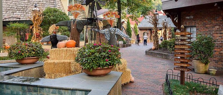 Celebrate Christmas in the Smokies | Gatlinburg Christmas | Pigeon